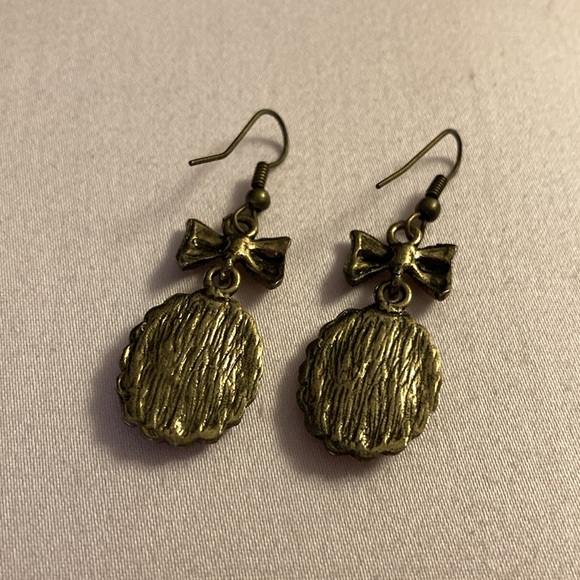 NWOT - Shemoni Fashion Brassy Cameo Ribbon Necklace & Matching Bow Earrings - Picture 5 of 8